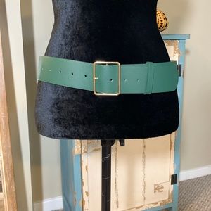 NIP Faux Leather Green GoldSquare Buckle Belt. OS